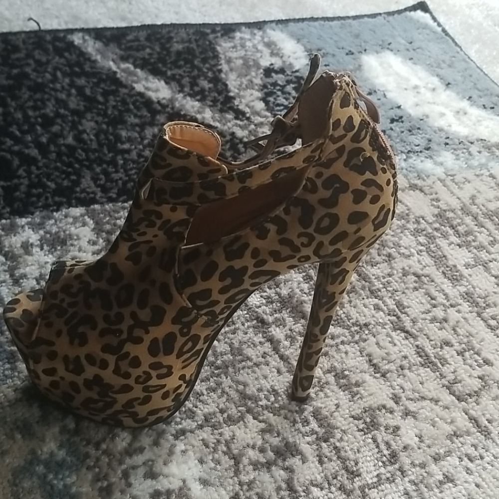 Shoes - Picture 3 of 3